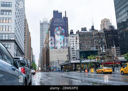 Murale honorant les infirmières des hôpitaux Montefiore et Einstein du Bronx vu sur la 8e Avenue à Manhattan (photo par Lev Radin/Pacific Press/Sipa USA) (photo par Lev Radin/Pacific Press/Sipa USA) Banque D'Images