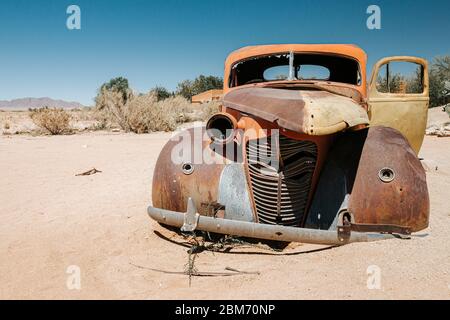 Voiture abandonnée, Solitaire, Village, près de la région Khomas Namib-Naukluft National Park, Namibie, Afrique Banque D'Images