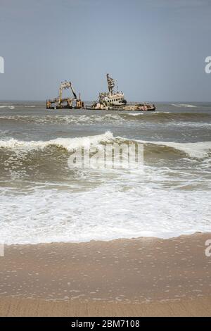 Naufrage 'Zeila' sur la côte sud de l'Atlantique au sud de la baie Henties dans le parc national de Dorob, district de Swakopmund, région d'Erongo, Namibie Banque D'Images