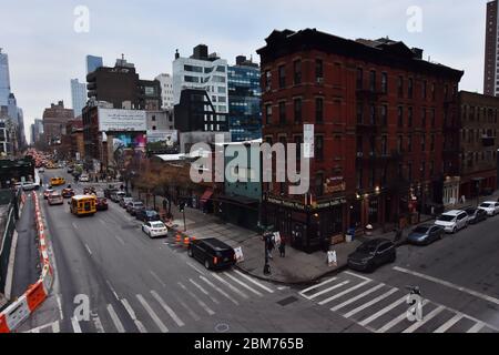 Quartier de Chelsea vu de High Line, parc public construit sur une ligne de train de marchandises historique, au-dessus des rues du côté ouest de Manhattan. Banque D'Images