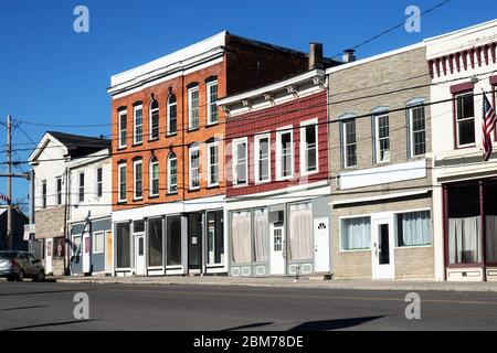 Le petit village de Port Byron, New York, lors d'une belle journée de printemps Banque D'Images