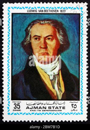 AJMAN - VERS 1972 : un timbre imprimé à Ajman montre Ludwig van Beethoven, peinture de 1823, célèbre compositeur, vers 1972 Banque D'Images