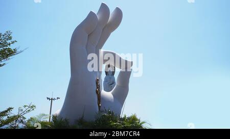 Statue de Guanyin blanc dans le Parc culturel bouddhiste de Nanshan, Sanya, île de Hainan, Chine. Banque D'Images