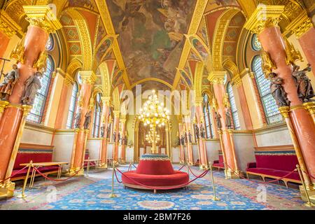 L'intérieur orné du Parlement hongrois à Budapest, Hongrie, construit entre 1885 et 1904. Banque D'Images