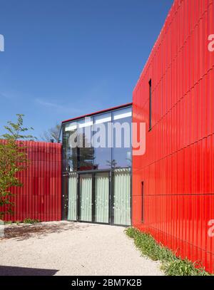 Vitrage et revêtement pare-pluie. Maggie's Centre, Royal Marsden Hospital, Sutton, Royaume-Uni. Architecte : AB Rogers Design, 2019. Banque D'Images