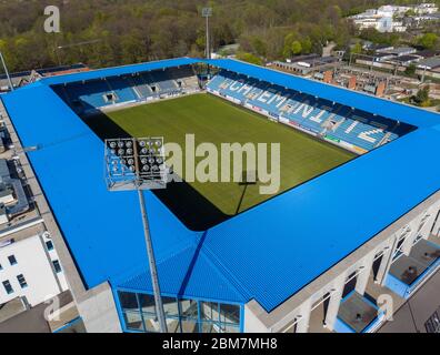 Chemnitz, Allemagne. 22 avril 2020. La "Stadion an der Gellertstraße", la terre d'origine du Chemnitzer FC (CFC). En raison de la pandémie de Corona, le jeu dans la 3ème division est suspendu jusqu'à la fin du mois d'avril. (Vue aérienne avec drone) crédit: Jan Woitas/dpa-Zentralbild/ZB/dpa/Alay Live News Banque D'Images