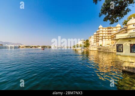 Udaipur City Palace est l'une des merveilles architecturales, situé sur les rives du lac Pichola. Le Palais est une attraction à Udaipur, Rajasthan, Inde. Banque D'Images