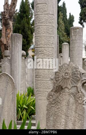 22 février 2018 : Pierre d'amont dans le cimetière de la mosquée Suleymaniye, Istanbul, Turquie Banque D'Images