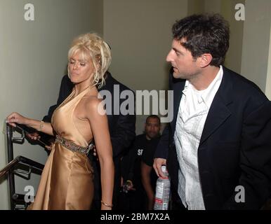 HOLLYWOOD, FL - 22 JUILLET : Anna Nicole Smith assiste à une fête Trimspa au club de nuit de passions au Seminole Paradise Hard Rock Hotel and Casino le 22 juillet 2005 à Hollywood, Floride. Personnes : Anna Nicole Smith; Howard K. Stern crédit : Storms Media Group/Alay Live News Banque D'Images