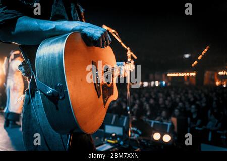 guitare dans la grande salle de concert Banque D'Images