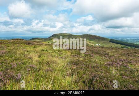 Vue imprenable sur les montagnes Cuilcagh depuis ViewPoint, Co. Fermanagh, Irlande du Nord Banque D'Images