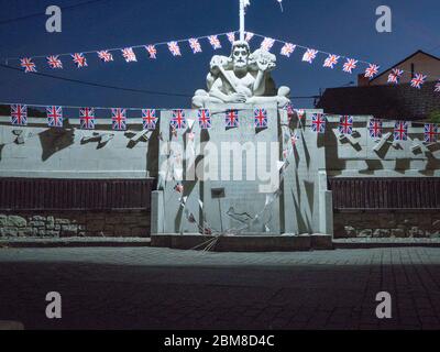 Eastchurch, Kent, Royaume-Uni. 7 mai 2020. VE préparatifs de la journée dans le village d'Eastchurch, Kent. Eastchurch est connu comme la « maison de l'aviation britannique », car Eastchurch Airfield a vu le premier vol contrôlé par un pilote britannique sur le sol britannique. Crédit : James Bell/Alay Live News Banque D'Images