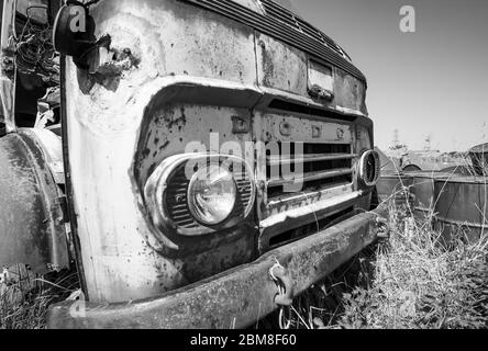 Vieux camion Dodge abandonné rouillé Banque D'Images