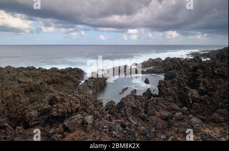 Éclair Puddle dans Buenavista Nord, Tenerife. Espagne Banque D'Images