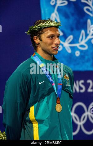 Ian Thorpe (AUS) remporte la médaille d'or dans le freestyle masculin de 400 mètres aux Jeux olympiques d'été de 2004 à Athènes. Banque D'Images