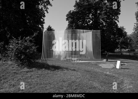 Blanc Summer House Pavilion Serpentine Galleries Serpentine Pavilion 2016, Kensington Gardens, Londres, W2 3XA par Asif Khan Banque D'Images