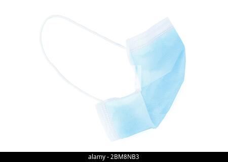 Vue latérale du masque médical bleu clair. Isolé sur blanc, masque inclus Banque D'Images
