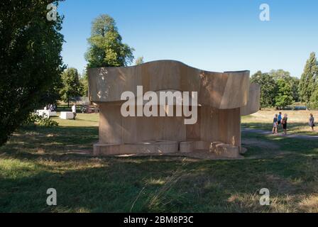 Maison d'été Timber Steam Bent contreplaqué Pavillon Serpentine Galleries Serpentine Pavilion 2016, Kensington Gardens, Londres, W2 par Barkow Leibinger Banque D'Images