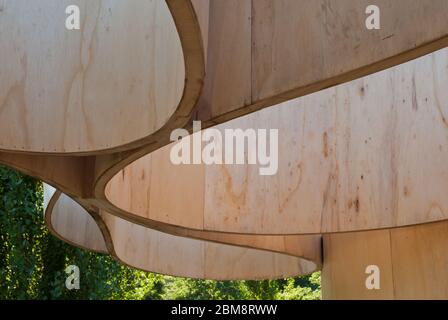 Maison d'été Timber Steam Bent contreplaqué Pavillon Serpentine Galleries Serpentine Pavilion 2016, Kensington Gardens, Londres, W2 par Barkow Leibinger Banque D'Images