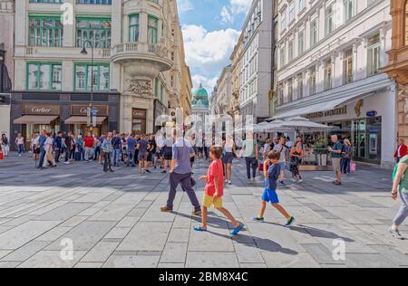 Une des principales rues commerçantes de Vienne Banque D'Images