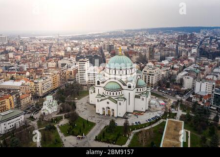 Le Temple de Saint Sava à Belgrad du ciel. La plus grande église de l'Europe du Sud-est c'est l'une des plus grandes églises orthodoxes du monde Banque D'Images