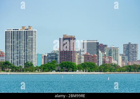 Vue sur le quartier de Lakeview depuis le lac Michigan à Chicago Banque D'Images