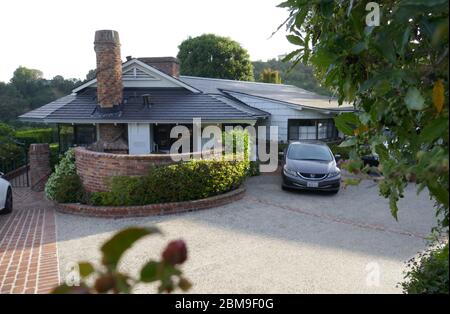 Bel Air, Californie, États-Unis 7 mai 2020 UNE vue générale de l'atmosphère de la résidence d'Elon Musk, anciennement propriété de Gene Wilder et Gilda Radner au 10930 Chalon Road le 7 mai 2020 à Bel Air, Californie, États-Unis. Photo par Barry King/Alay stock photo Banque D'Images