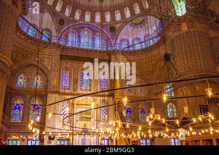 L'intérieur de la Mosquée bleue (mosquée du Sultan Ahmed) à Istanbul, Turquie. Banque D'Images