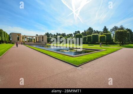 Le cimetière américain de Normandie et le Mémorial de la Seconde Guerre mondiale à Colleville-sur-Mer sur la côte française Banque D'Images