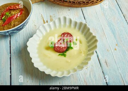 Dubarry Potage au chorizo croustillant, soupe crémeuse de chou-fleur en gros plan Banque D'Images