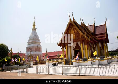 NAKHON PHANOM, THAÏLANDE - 2 OCTOBRE : pagode de couleur rose et blanc ou stupa de Wat Phra que Renu Nakhon temple pour les personnes Voyage visite et respect pra Banque D'Images