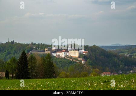Belle vue vers la forteresse 'Veste Oberhaus' à Passau, Allemagne Banque D'Images