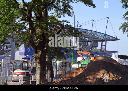 Karlsruhe, Allemagne. 08e mai 2020. Le chantier de construction du Wildparkstadion, qui abrite le club de la deuxième division Karlsruher SC. Le club de football de deuxième division très endetté souhaite que ses membres votent en ligne lors d'une réunion extraordinaire le 15.05.2020 sur l'insolvabilité prévue dans l'administration autonome. Crédit : Uli Deck/dpa/Alay Live News Banque D'Images