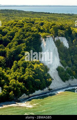 , falaise de craie à Koenigsstuhl dans le Parc National Jasmund sur l'île de Rugen, 05.06.2016, vue aérienne, Allemagne, Mecklembourg-Poméranie occidentale, Ruegen, Parc National Jasmund Banque D'Images