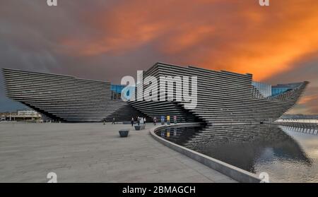 V & A MUSEUM OF DESIGN DUNDEE SCOTLAND LE BÂTIMENT AU LEVER DU SOLEIL DU MATIN AU DÉBUT DE L'AUTOMNE Banque D'Images