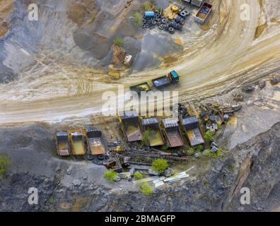 , carrière pour l'exploitation et la manutention de Rheinkalk Messinghausen GmbH & Co. KG à Brilon, 11.05.2017, vue aérienne, Allemagne, Rhénanie-du-Nord-Westphalie, pays aigre, Brilon Banque D'Images