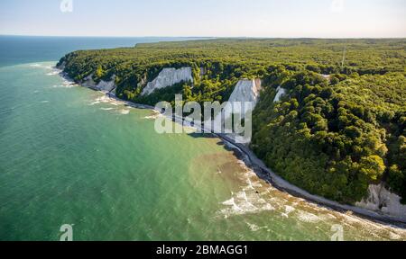 , falaise de craie à Koenigsstuhl dans le Parc National Jasmund sur l'île de Rugen, 05.06.2016, vue aérienne, Allemagne, Mecklembourg-Poméranie occidentale, Ruegen, Parc National Jasmund Banque D'Images