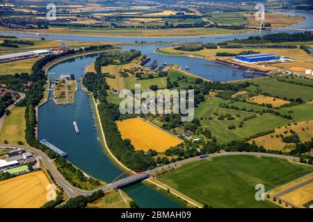 , embouchure du canal Wesel-Datteln dans le Rhin à Voerde, 06.07.2017, vue aérienne, Allemagne, Rhénanie-du-Nord-Westphalie, région de la Ruhr, Voerde Banque D'Images