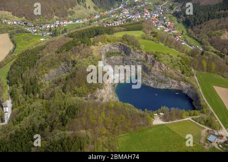 , lac Blauer See, Lac Bleu, à Messinghausen, 11.05.2017, vue aérienne, Allemagne, Rhénanie-du-Nord-Westphalie, Pays aigre, Brilon Banque D'Images