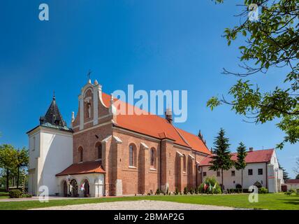 Église de Saint Stanislaus, anciennement franciscaine, construite en 1257 dans le style gothique, Nowy Korczyn, région de Malopolska aka Lesse Pologne, Pologne Banque D'Images