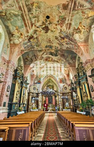 Intérieur de l'église Saint-Stanislaus à Nowy Korczyn, Malopolska aka Lesse Pologne, Pologne Banque D'Images