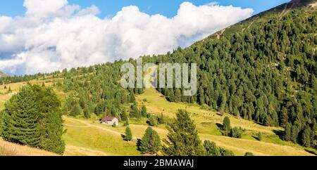 Le col de Lavazè (Passo Lavazè) dans le Tyrol du Sud, province de Bolzano : est l'un des paysages les plus fascinants du Val di Fiemme. Trentin-Haut-Adige. Dolomit Banque D'Images