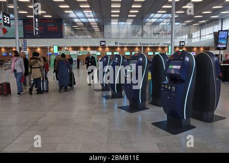 PARIS, FRANCE - 29 NOVEMBRE 2019 : visite de l'aéroport de Paris Orly en France. C'est le 2ème aéroport le plus occupé de France. Banque D'Images