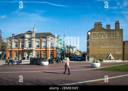 BRIXTON, LONDRES- Brixton, Londres du Sud avec le célèbre panneau Bovril rendant hommage à l'histoire industrielle de la région Banque D'Images