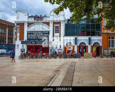 LONDRES- The ritzy Picturehouse à Brixton, un quartier animé dans le sud-ouest de Londres Banque D'Images