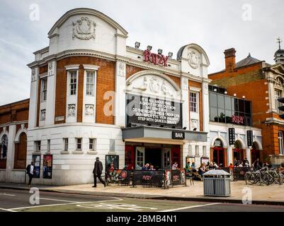 LONDRES- The ritzy Picturehouse à Brixton, un quartier animé dans le sud-ouest de Londres Banque D'Images