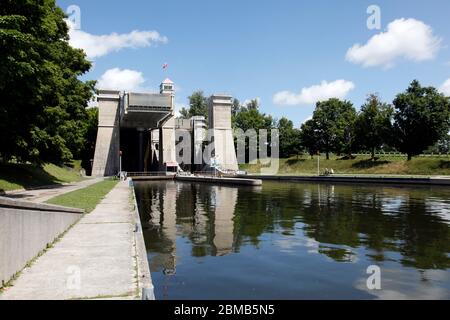 Canada, Ontario, Peterborough, écluse de levage sur la voie navigable Trent-Severn, la plus haute écluse de levage hydraulique de 65 pieds au monde. Banque D'Images