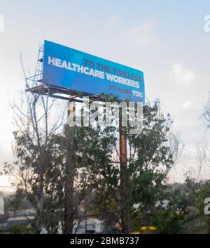 San Diego, États-Unis. 04e mai 2020. Un panneau d'affichage remercie les travailleurs de la santé à Coronado le 7 mai 2020. San Diego State Beaches Open pendant la pandémie de COVID-19 . (Photo de Rishi Deka/Sipa USA) crédit: SIPA USA/Alay Live News Banque D'Images