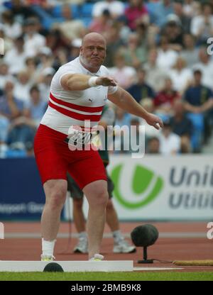 MANCHESTER - 30 JUILLET : Mark Proctor d'Angleterre concourt dans la qualification de mise de tir masculin aux Jeux du Commonwealth à Manchester 30 juillet 2002. Banque D'Images