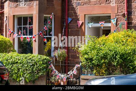 North Berwick, East Lothian, Écosse, Royaume-Uni. 8 mai 2020. VE Day Celebrations: Une maison victorienne décorée avec des banderoles sur la 75e commémoration de la victoire dans la Journée de l'Europe Banque D'Images